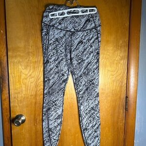 Black and White Patterned All in Motion Leggings M